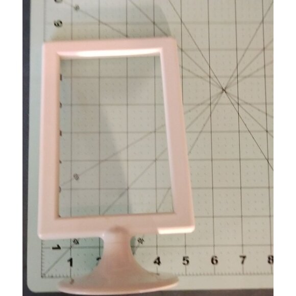 White Plastic Display Stand Frame Tabletop Signage 4 x 6 Photo Sign Card - Picture 4 of 4